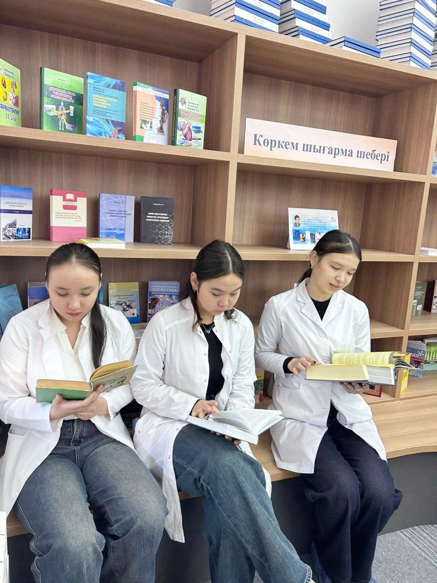 Книжная выставка «Көркем сөздің шебері», посвященная 100-лет...