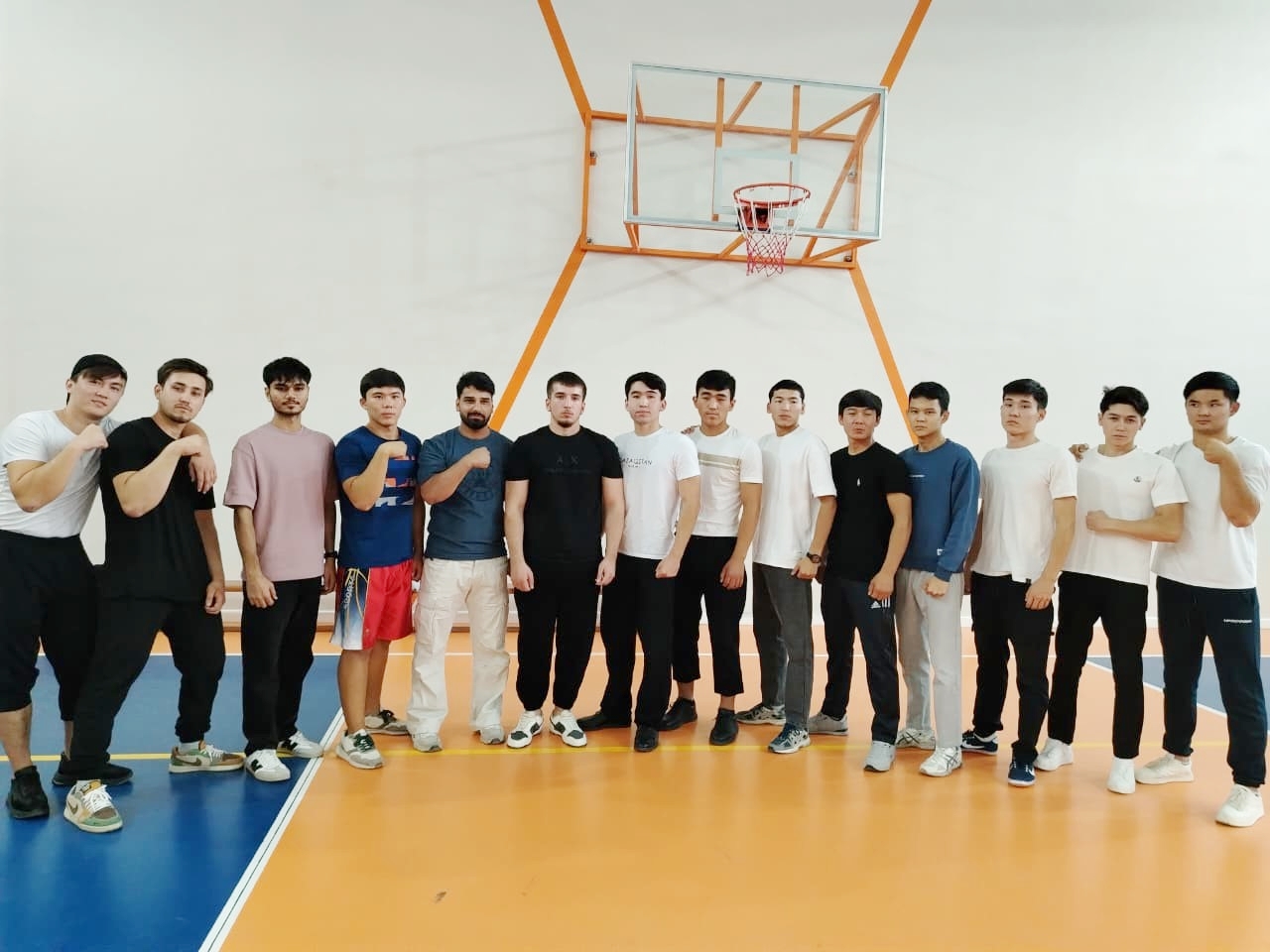 Arm wrestling qualifying competition