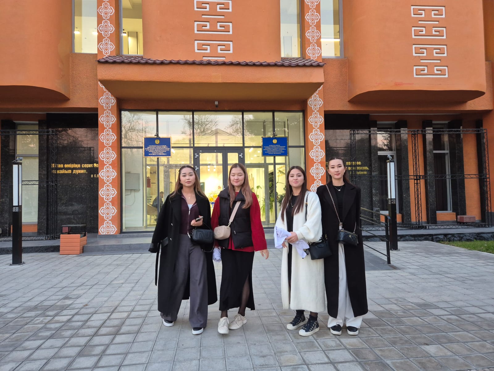 Мен оқып шықтым, сізге де оқуға кеңес беремін