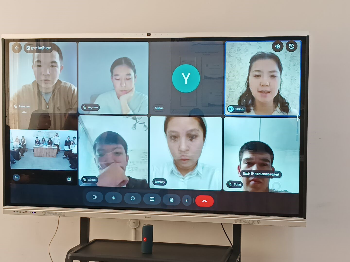 «We read about The Motherland» the Republican contest of poe...