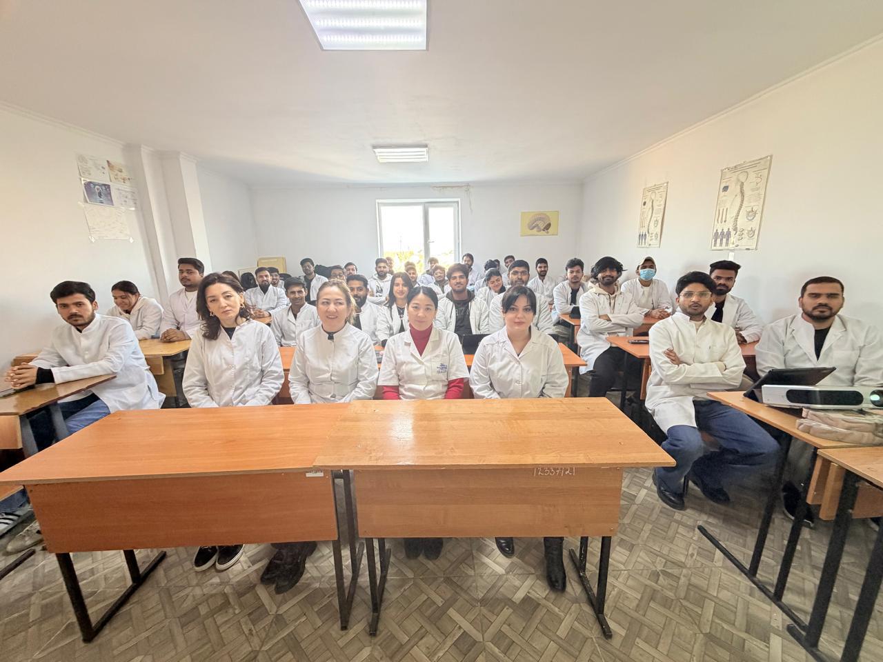 Защита проектов студентов англоязычных групп ЮКМА по демиели...