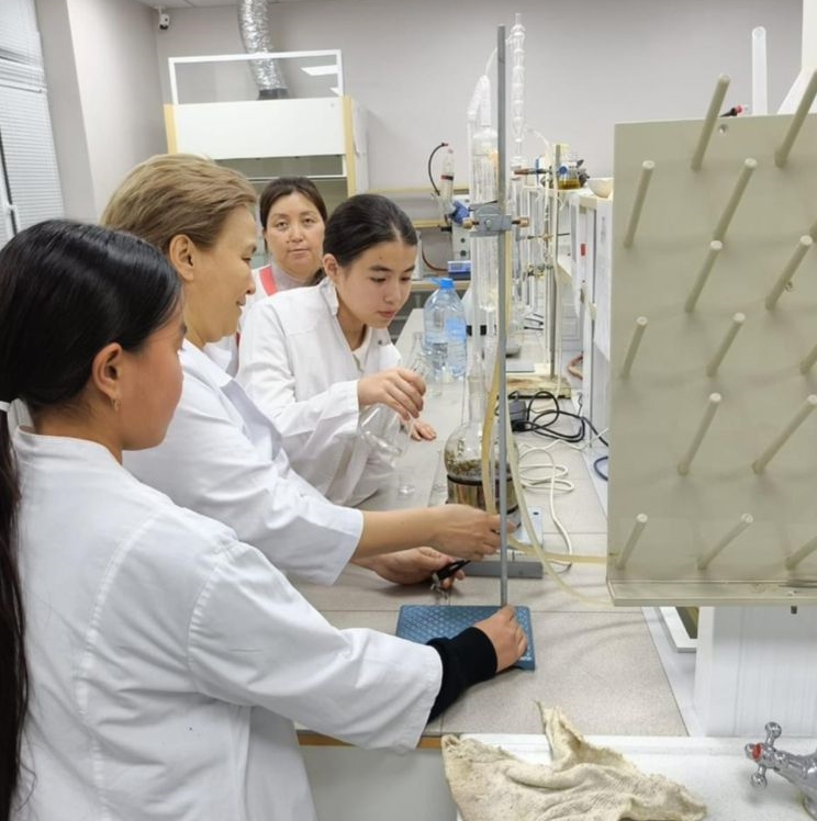 Ученики провели научное исследование в фармацевтическом науч...