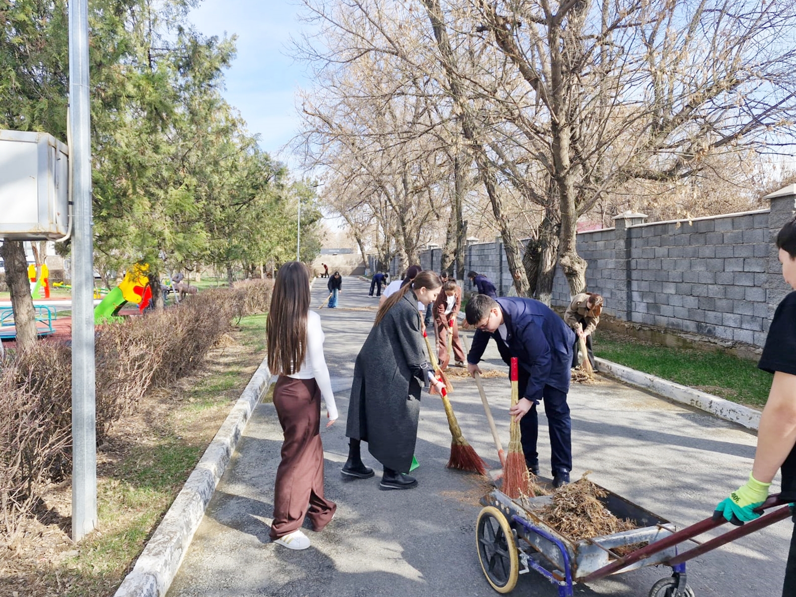 Clean Yard – Kind Heart!