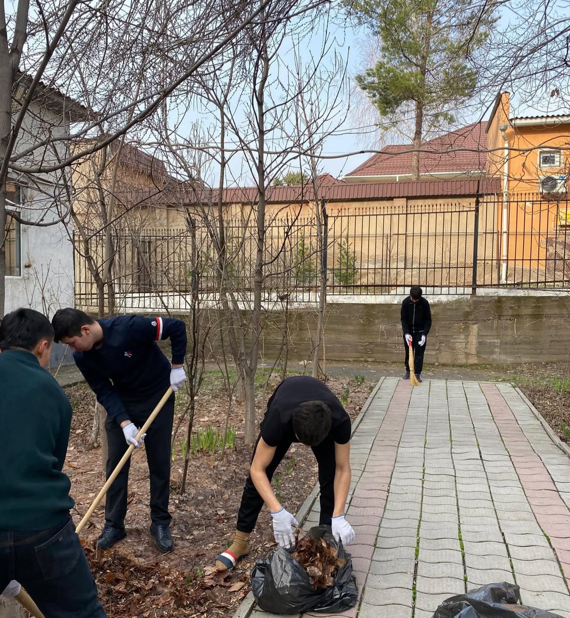 A clean-up day was held in the yard of Dormitory No. 1