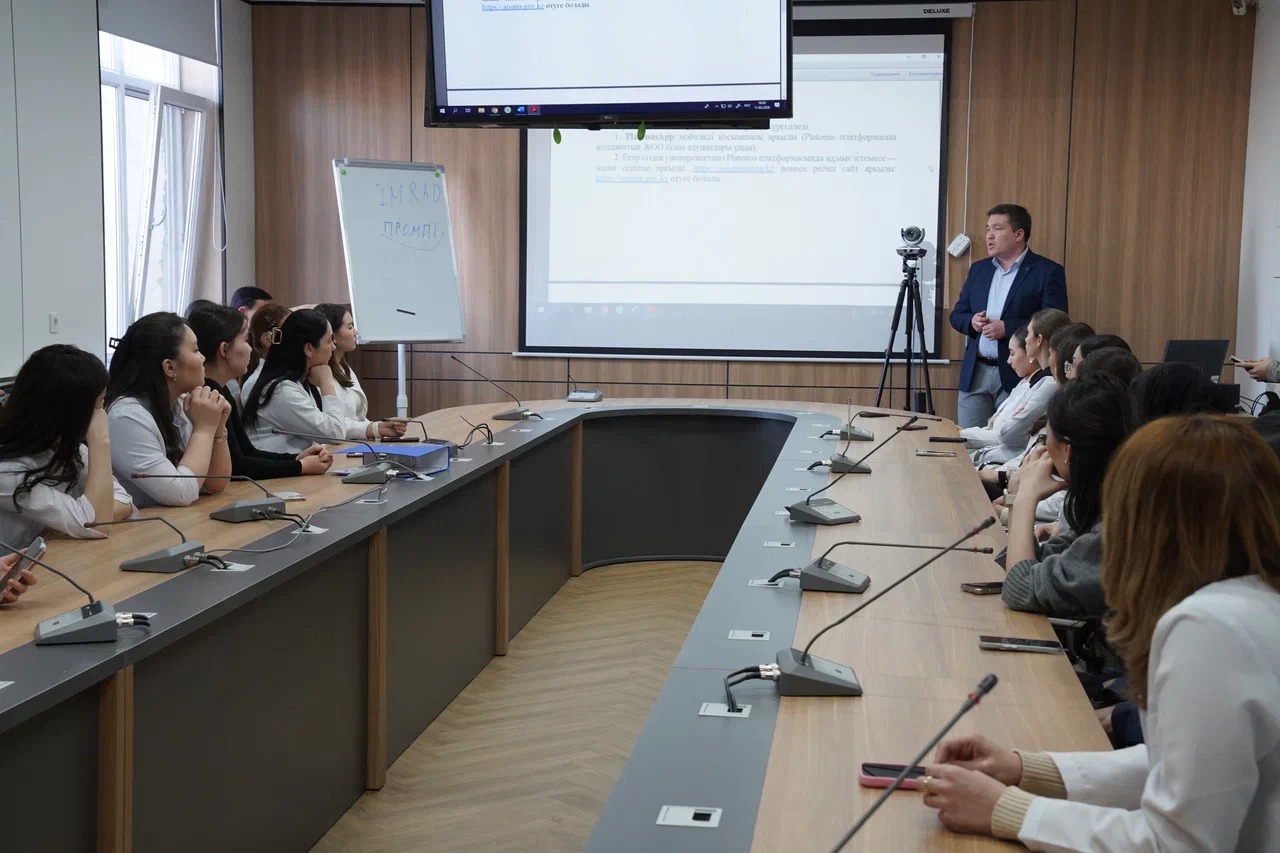 Студенттердің жасанды интеллекті саласындағы дағдыларын дамы...