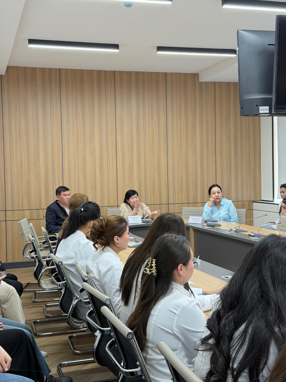 Round table of the department of “organization and managemen...