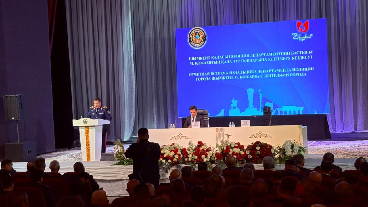 Академия студенттері есептік кездесуге қатысты