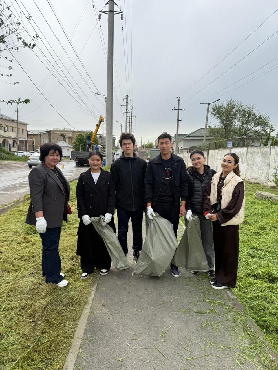 Students actively participated in the “Clean City” environme...