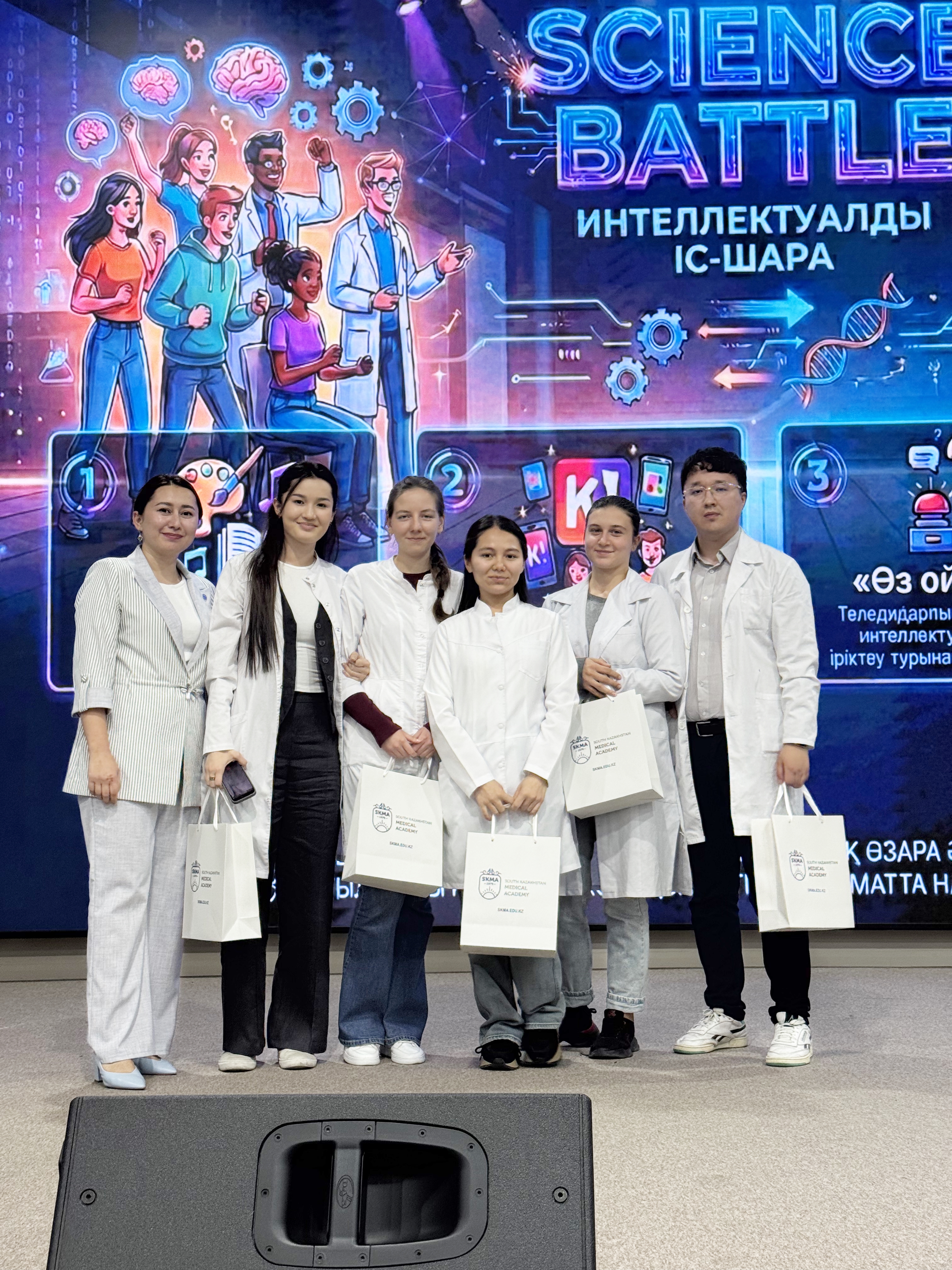 Ғылым мен білімнің дамуына елеулі үлес қосып жүрген қызметкерлерге құрмет көрсетілді