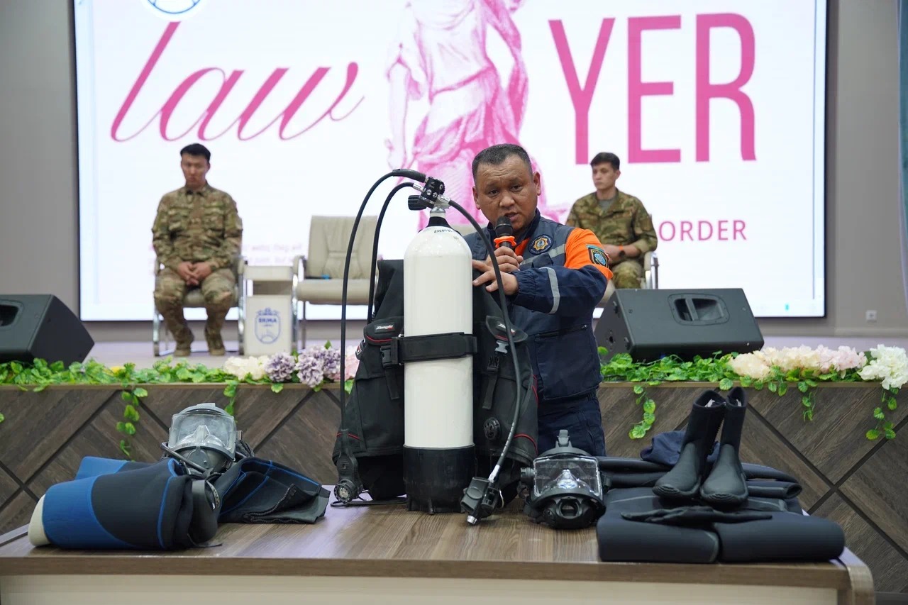 Төтенше жағдайлар мен құқық қорғау саласының өкілдерімен маң...