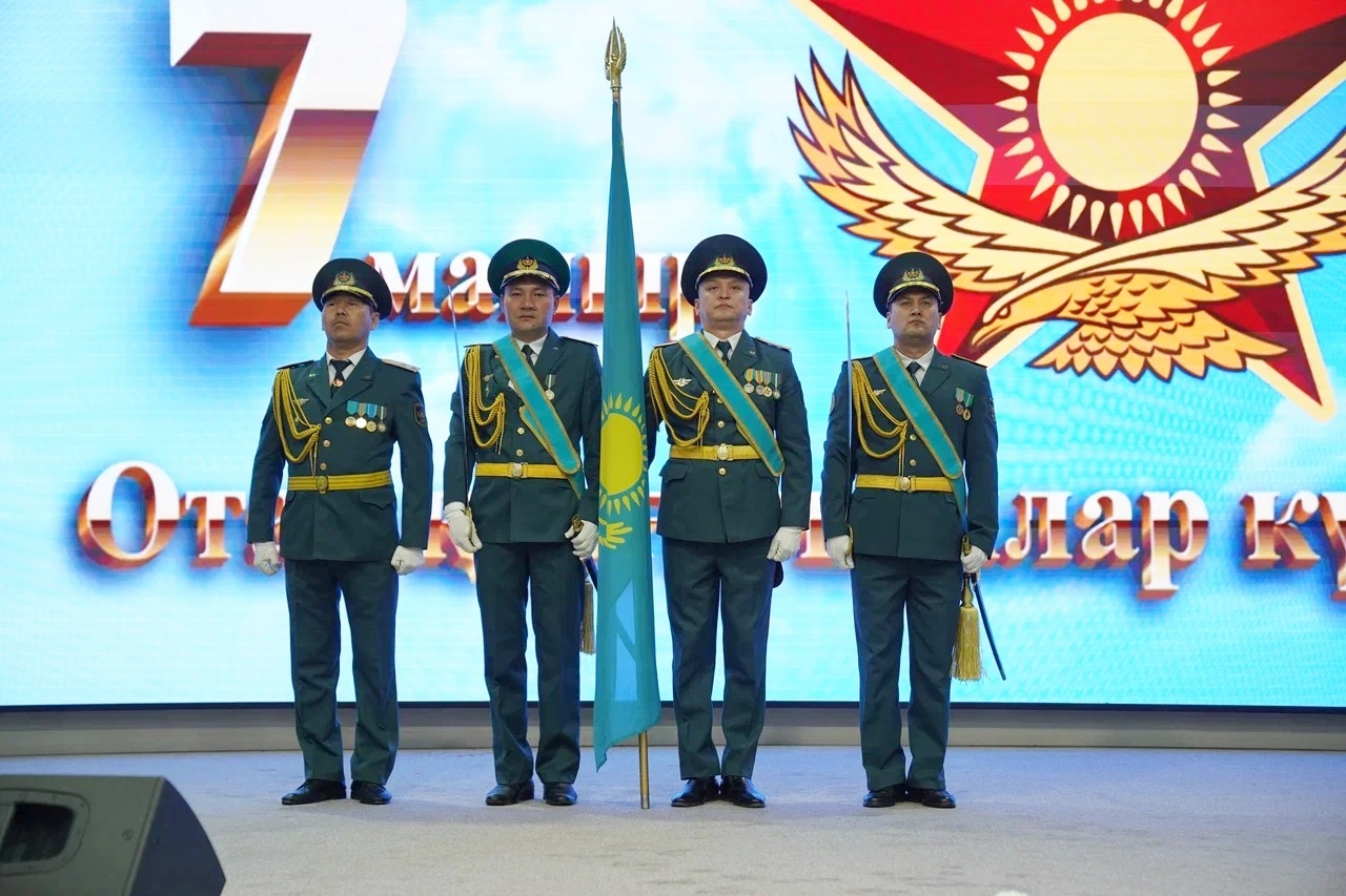 Отан қорғаушылар күні мен Жеңіс күніне арналған салтанатты і...