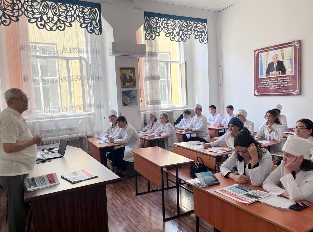 Ұлттық құрылтай және саяси партиялардың қоғамдағы рөлі атты...