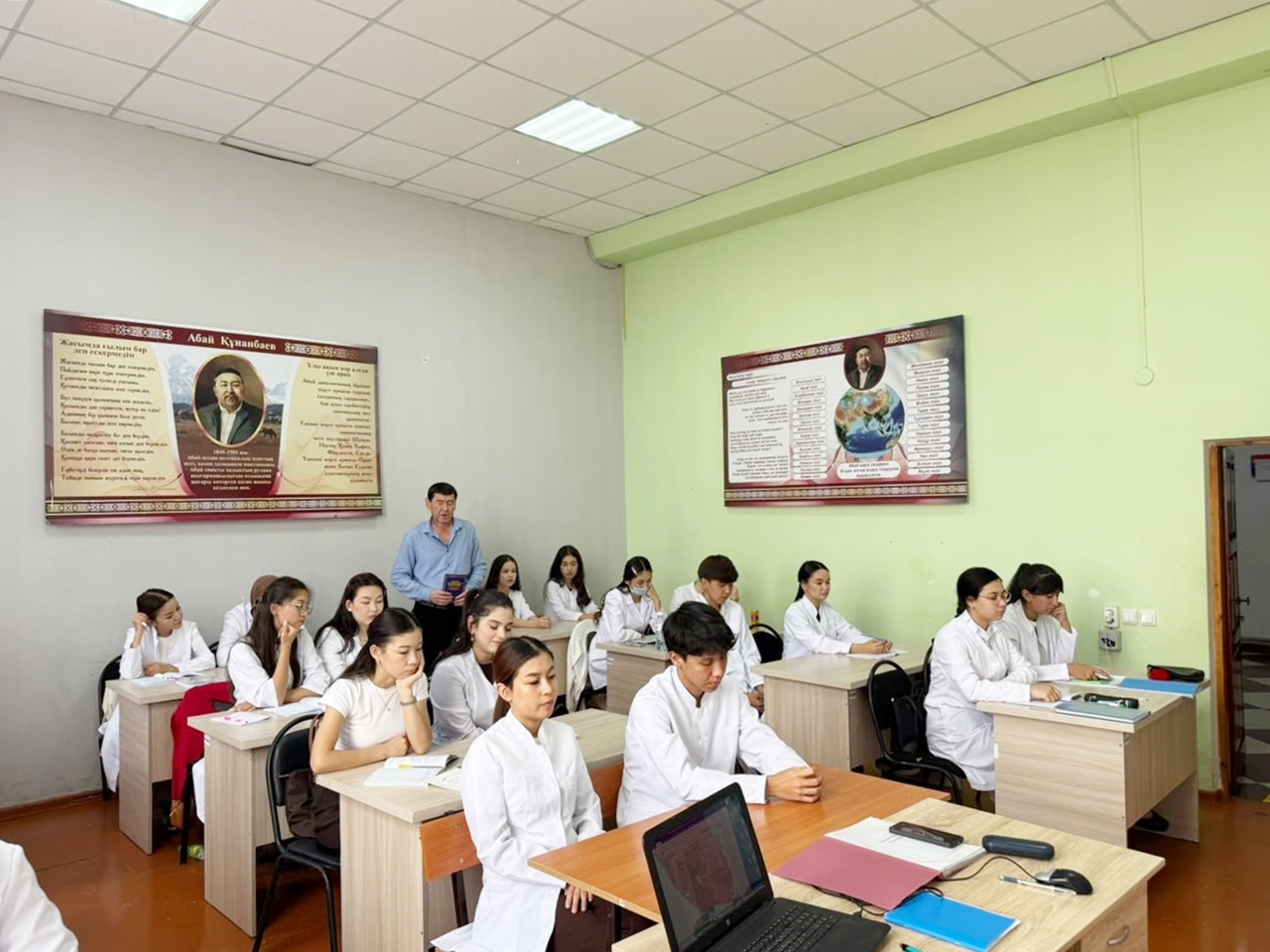 Жаңа оқу жылына қабылданған студенттерді ОҚМА-ның негізгі құ...