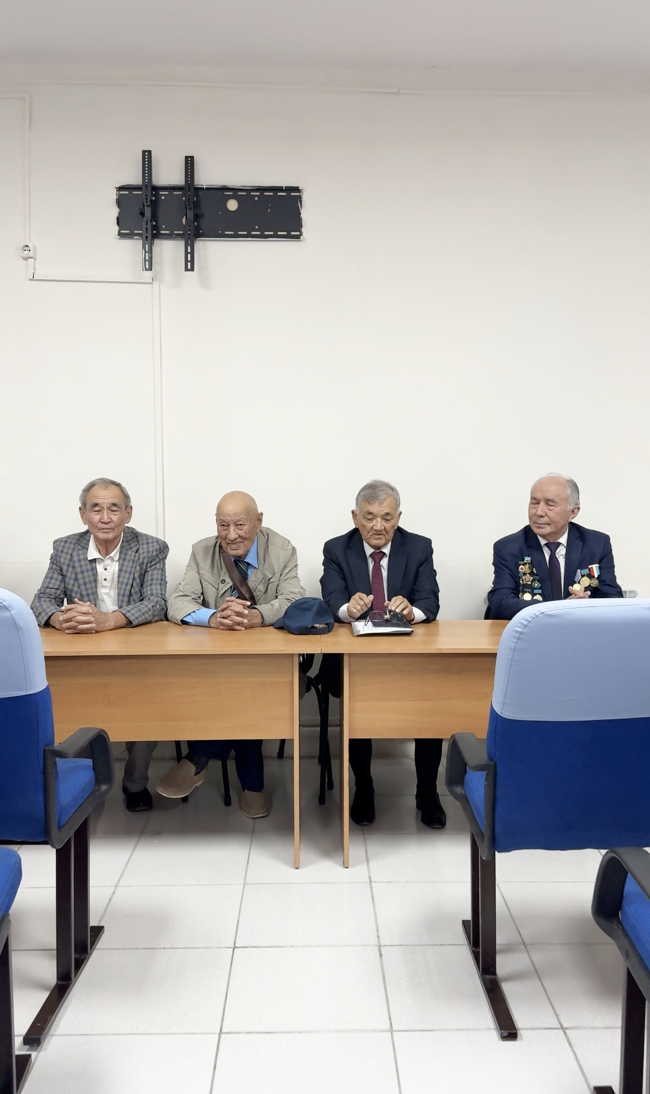 Ардагер ұстаздарымен тағылымды кездесу өтті