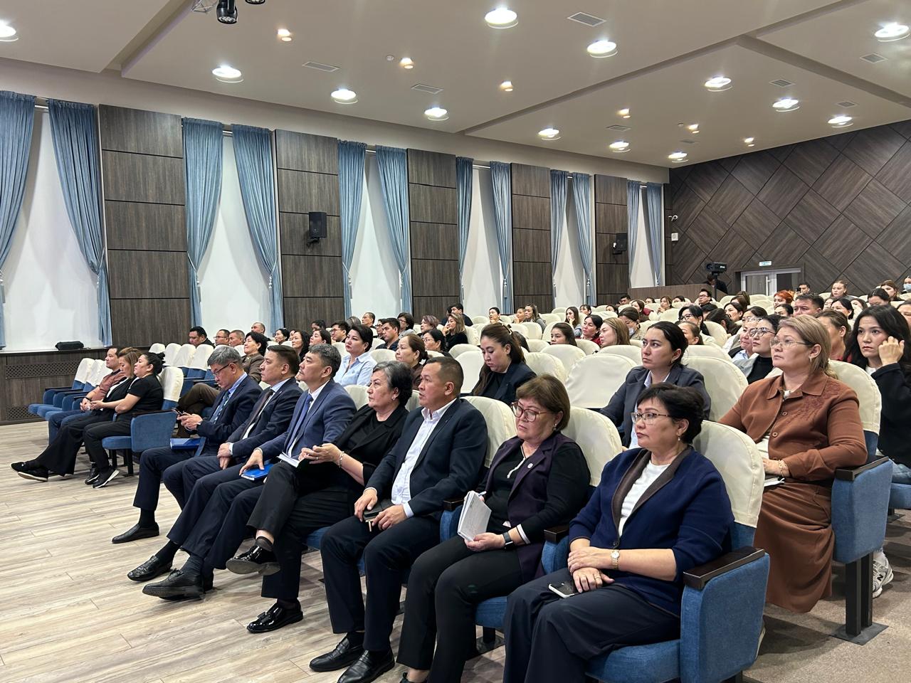 ОҚМА-да әкімшілік құрылым басшыларына арналған «ChatGPT Edu»...