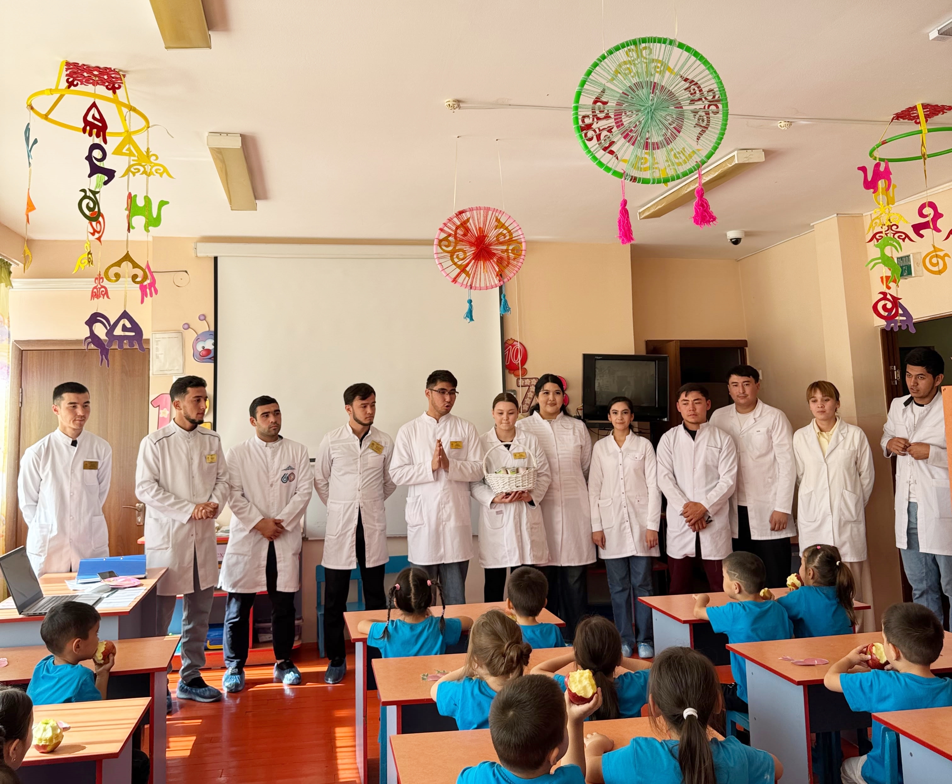 Практикаға бағытталған оқыту: ОҚМА-ның болашақ медиктері бал...