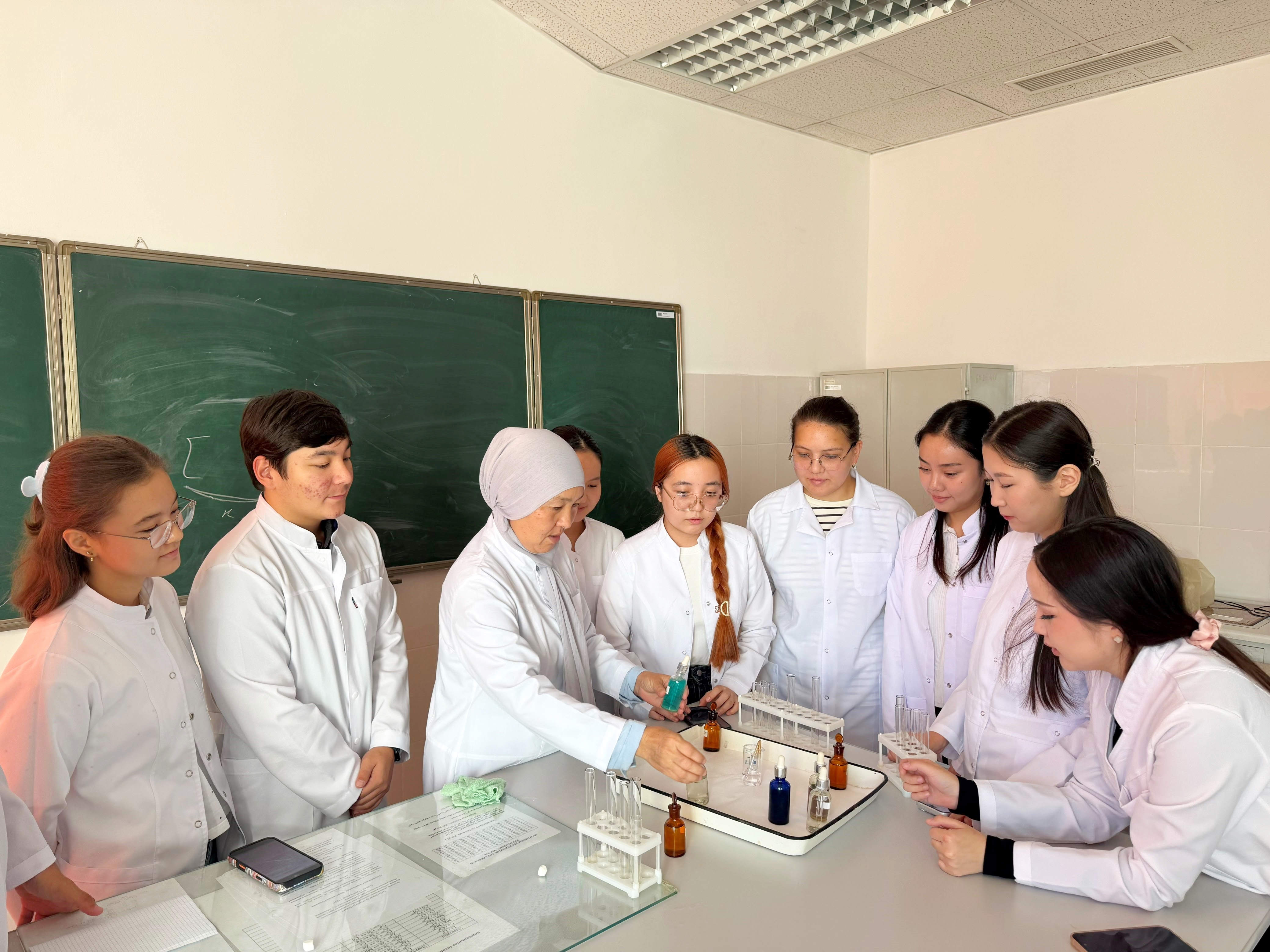 Академиялық ұтқырлық аясында бейорганикалық және медициналық...